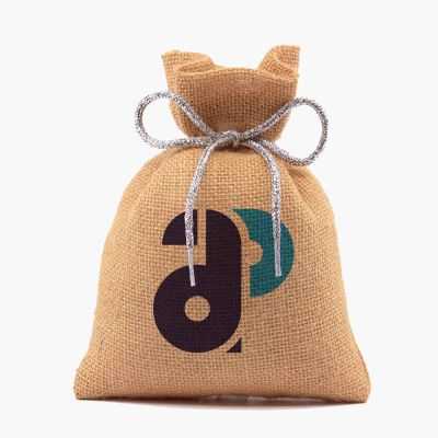 Personalised jute bag with fantasy strings and loose closure