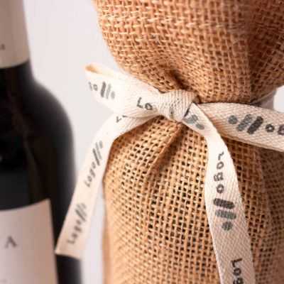 Personalised jute bottle bag with natural closure